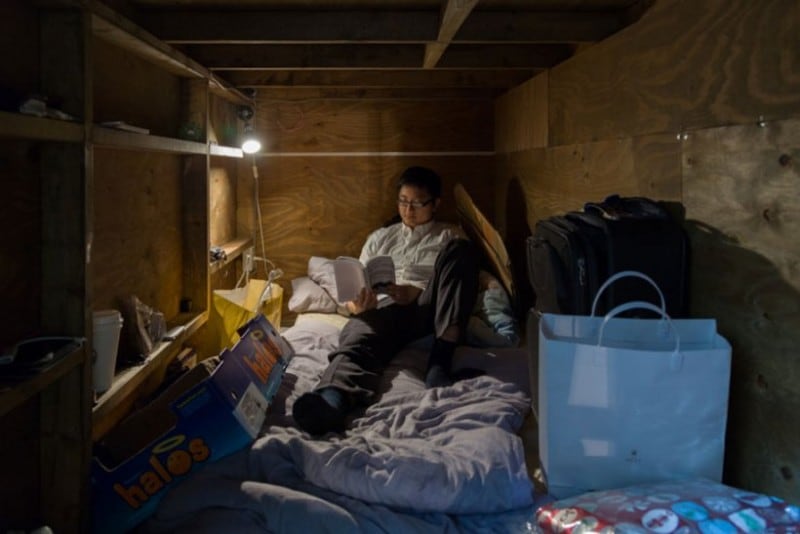 Shocking Photographs Showing What It Means To Live In A "Small" Space home-hotel-photography-enclosed-living-small-won-kim-japan-14