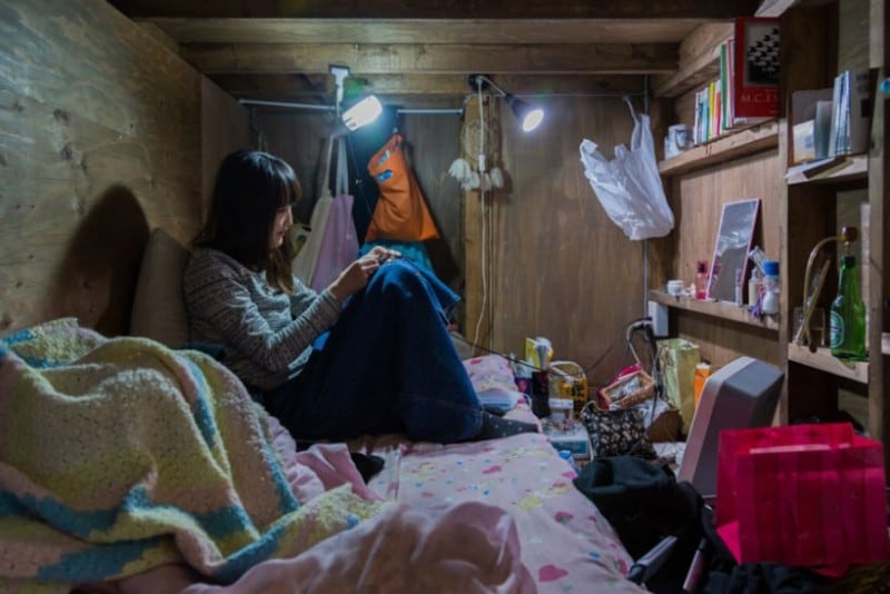 home-hotel-photography-enclosed-living-small-won-kim-japan-4