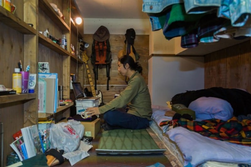 Shocking Photographs Showing What It Means To Live In A "Small" Space home-hotel-photography-enclosed-living-small-won-kim-japan-5