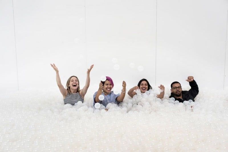 indoor-ball-pit-bubble-ocean-the-beach-snarkitecture-national-building-museum-36