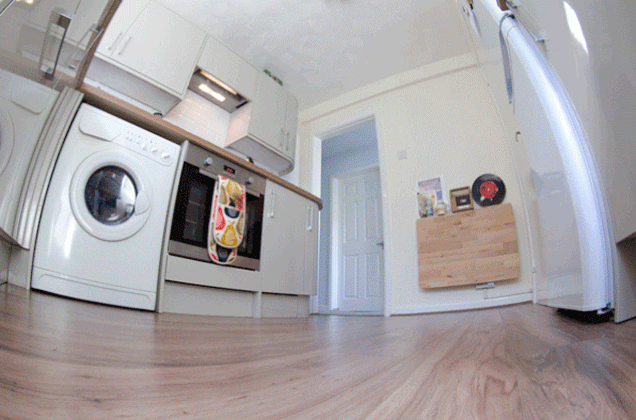 Photographer Creates Impressive Wiping Out-In-Kitchen Selfie qnpnp37ehhl0hpdqgcki
