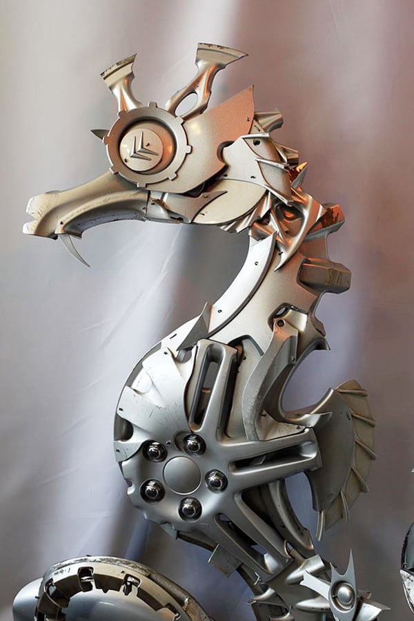 hubcap-sculpture-seahorse