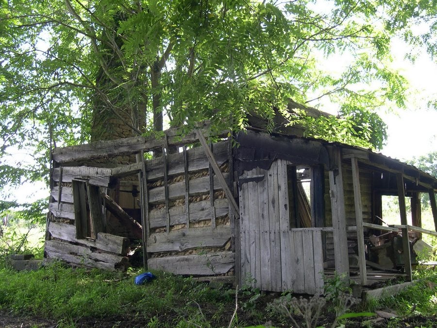the-most-beautiful-abandoned-cabins-waiting-for-owners-to-come-32