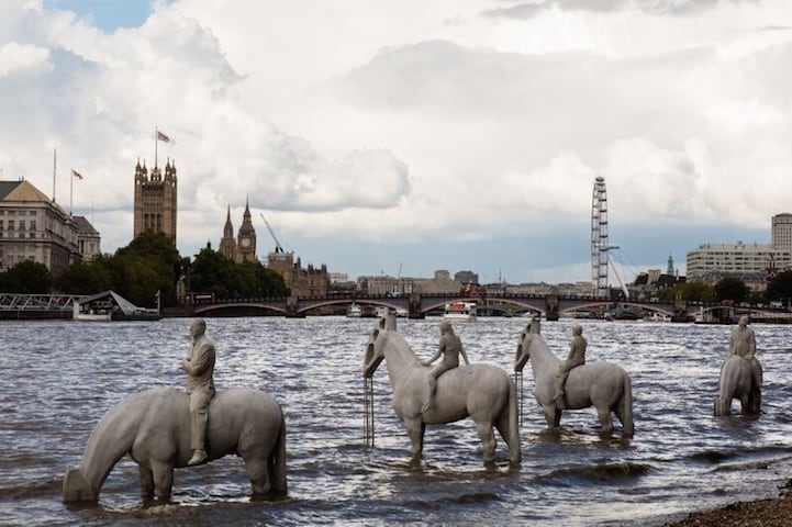 Four Horsemen Sculptures Fully Sink in the River Thames During High Tide jason_decaires_taylor_2
