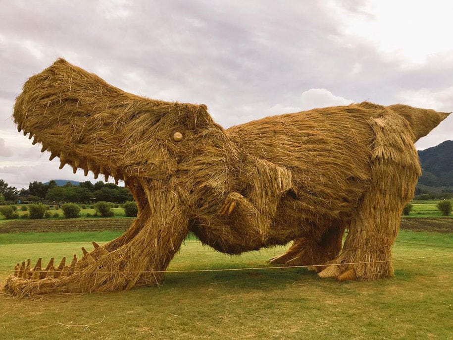 dinosaur-straw-sculptures-wara-art-festival-2015-niigata-japan-674