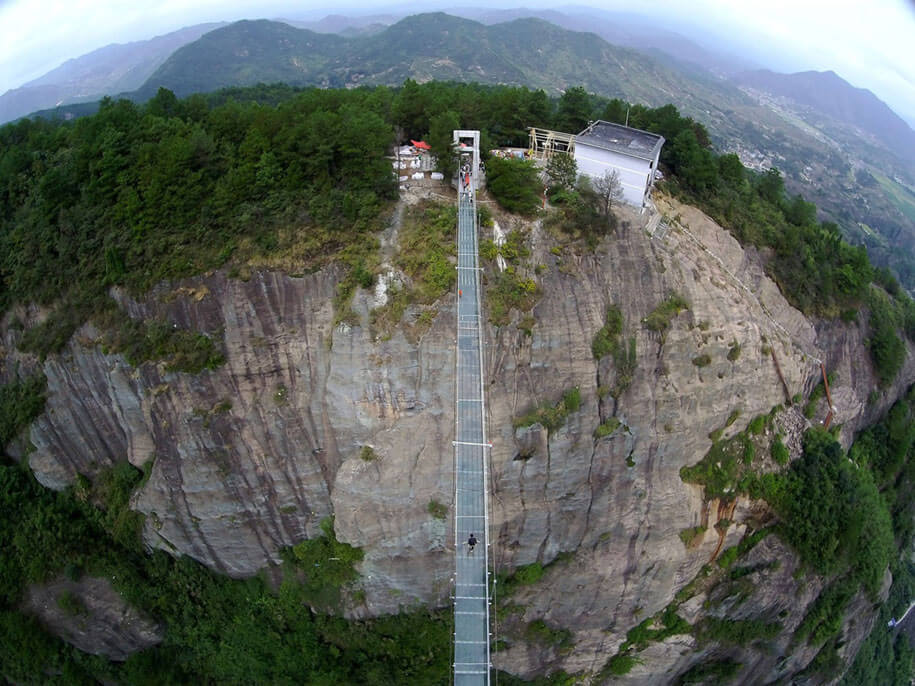 longest-glass-walkway-bridge-scary-shiniuzhai-geopark-china-10