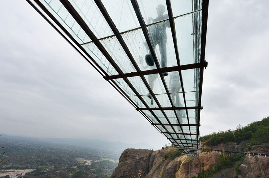 longest-glass-walkway-bridge-scary-shiniuzhai-geopark-china-7