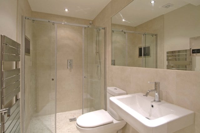 small-bathroom-remodeling-ideas-640x427-on-bathroomnice
