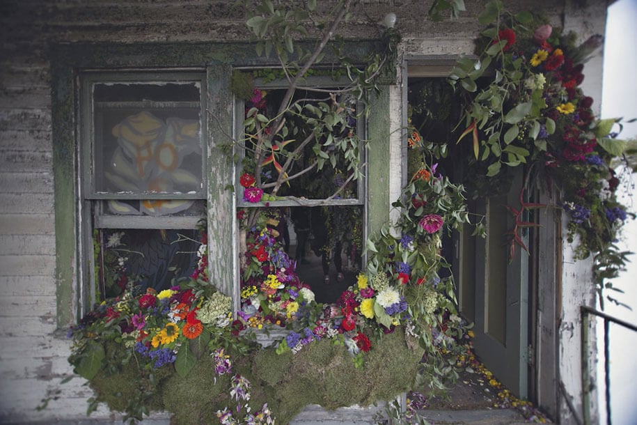 abandoned-house-transformed-flower-house-lisa-waud-heather-saunders-10