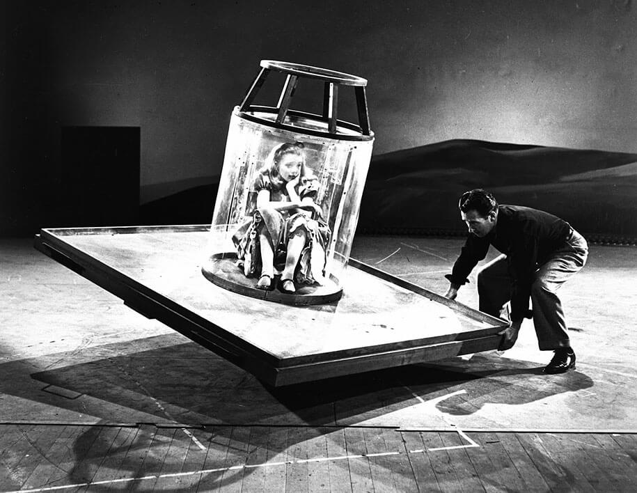 Old Photos Show How Alice In Wonderland Was Drawn With A Real-Life Model alice-in-wonderland-behind-the-scenes-animators-kathryn-beaumont-444