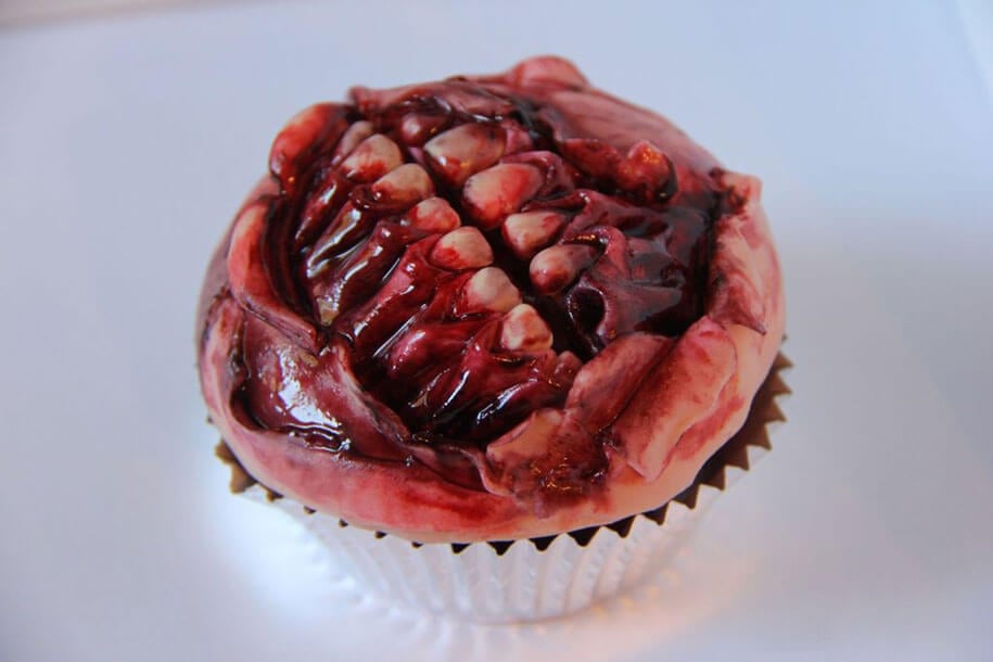 halloween-pastry-do-it-yourself-zombie-mouth-muffin-semadarg-3