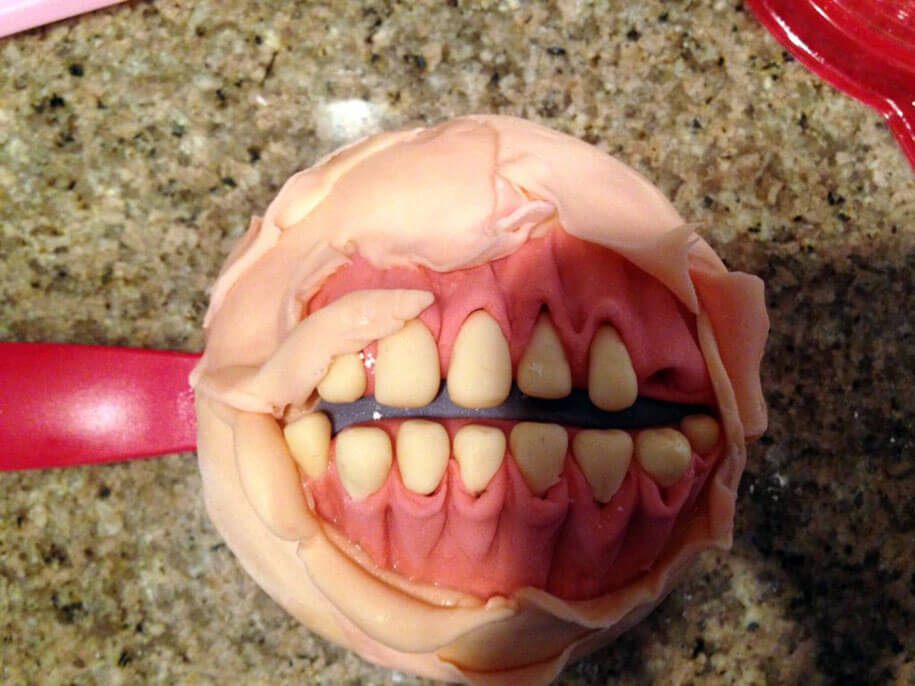 halloween-pastry-do-it-yourself-zombie-mouth-muffin-semadarg-5