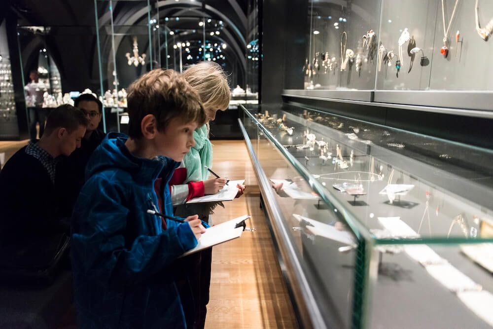 An Amsterdam Museum Asks Visitors to Change Their Selfie Sticks for Pencils and Paper rijksmuseum-selfies-on-paper-freeyork-2