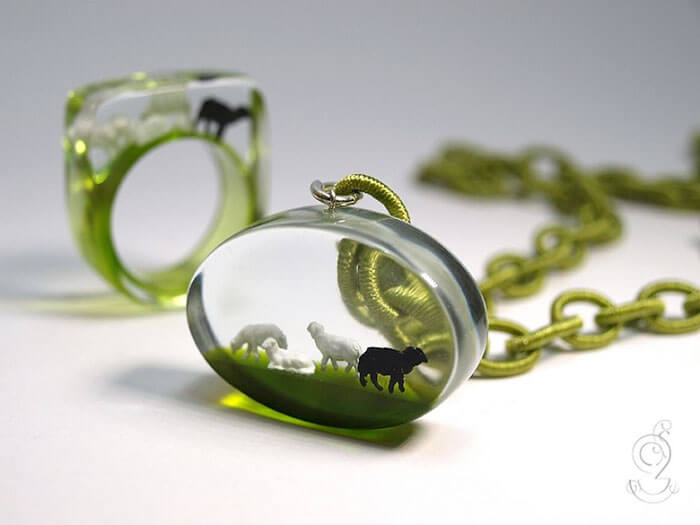 miniature-worlds-inside-jewelry-isabell-kiefhaber-germany-4