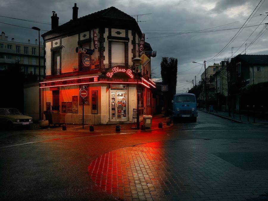 Cinematic Night Photos Lost Parisian Cafés by Blaise Arnold red-lights-blaise-arnold-fy-14