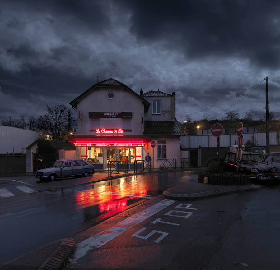 Cinematic Night Photos Lost Parisian Cafés by Blaise Arnold red-lights-blaise-arnold-fy-8