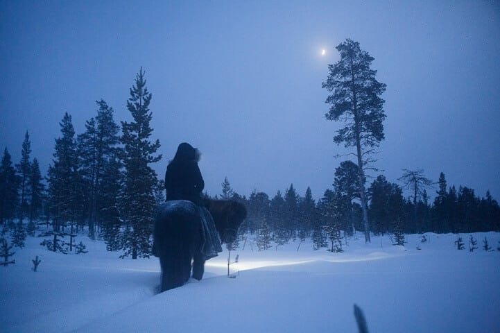 Striking Photos Shows Young Woman Living Off-the-Grid in Northern Finland brice-portolano-arctic-love-fy-14