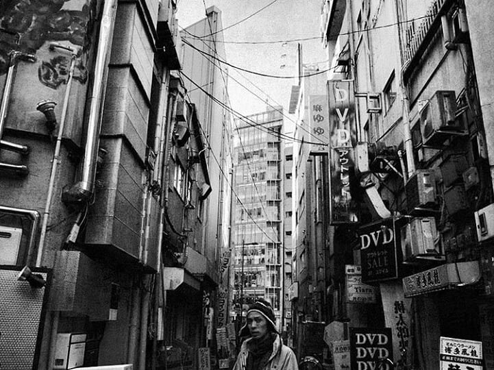 Street Photographer Captures Candid Moments in Tokyo chulsu-kim-street-photo-fy-8