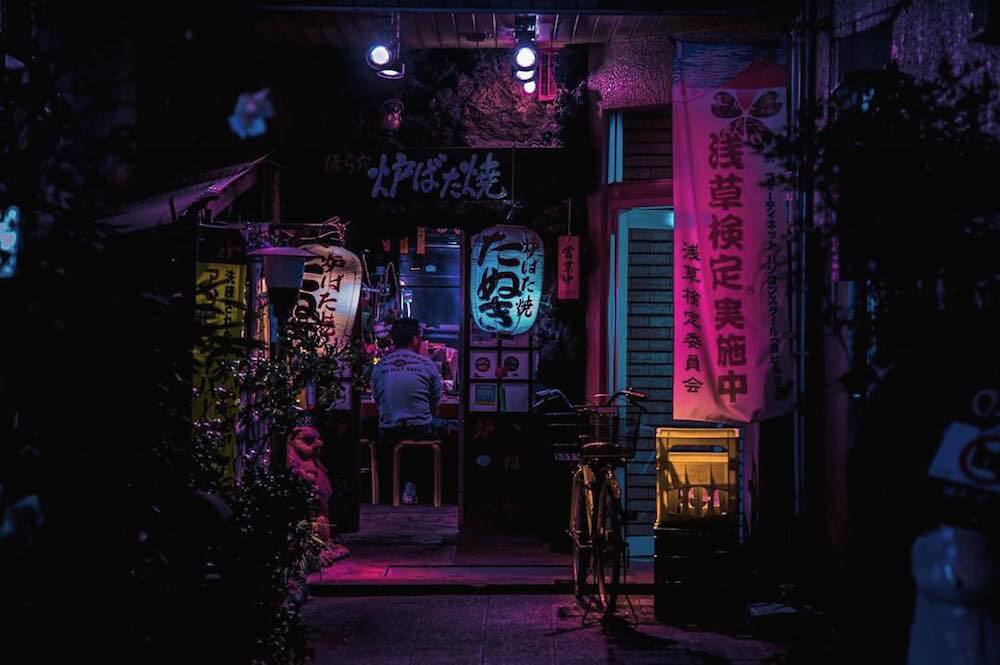 Beauty of Tokyo's Neon Streets at Night by Liam Wong tokyos-night-life-liam-wong-freeyork-4