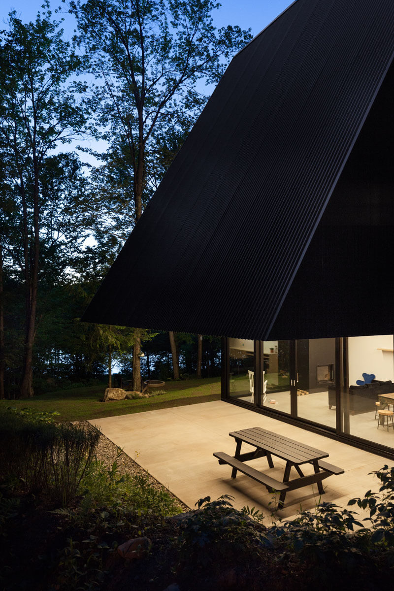 Modern Cabin in Hemlock Forest modern-cabin-hemlock-forest-quebec-canada-6