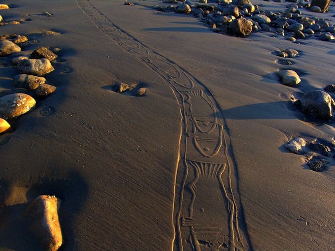 Sandy-prints created by eco-artist Ahmad Nadalian
