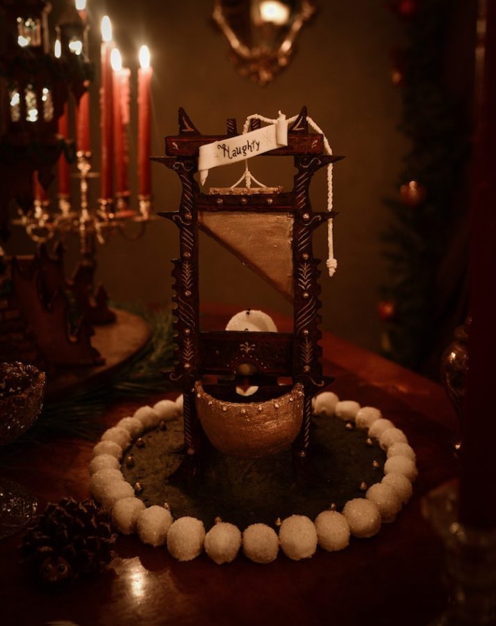 christine-mcconnell-gingerbread-castle-12-min