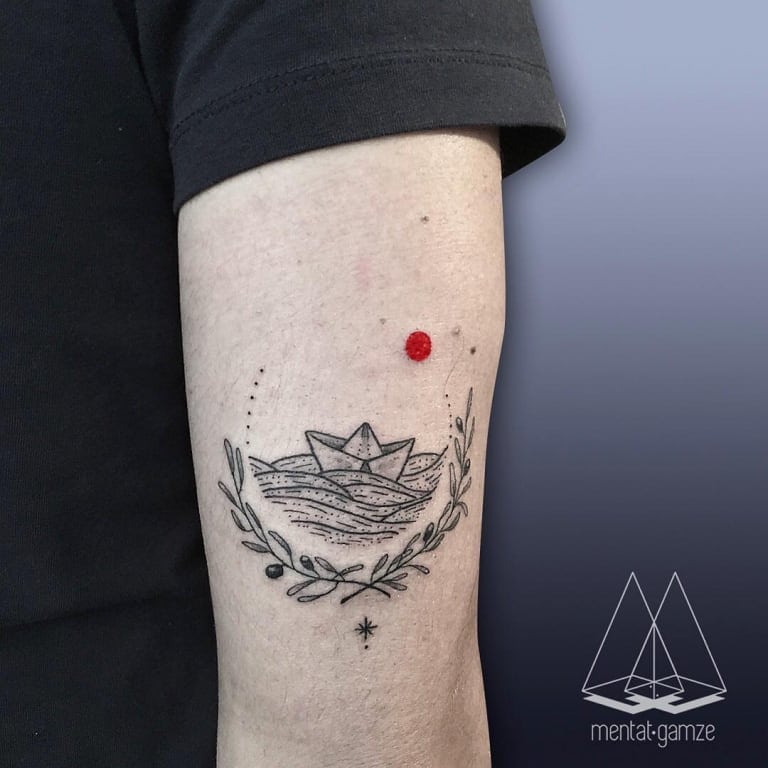 Artist Puts a Single Red Dot in Every Tattoo to Symbolize Hope and  Celebrate Change | Tatuajes de puntos, Tatuajes geométricos, Tatuajes de  moda