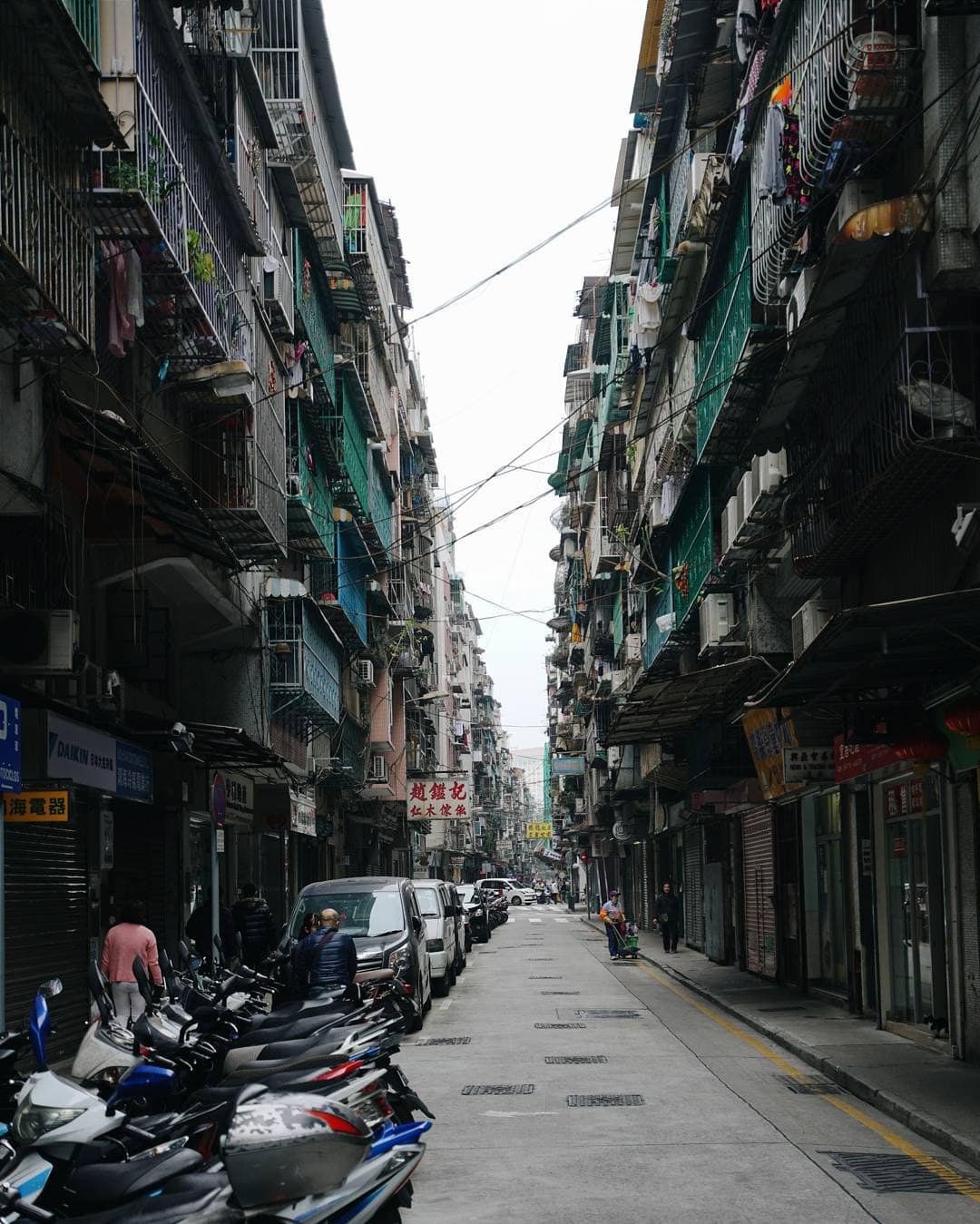 Photographer Nuno Assis Captures Massive Architecture Of Hong Kong