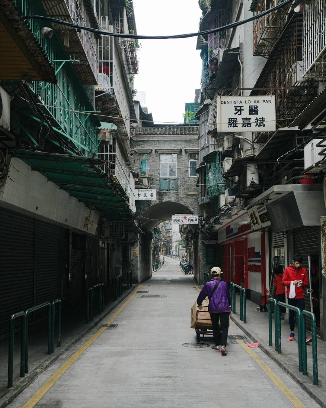 Photographer Nuno Assis Captures Massive Architecture Of Hong Kong