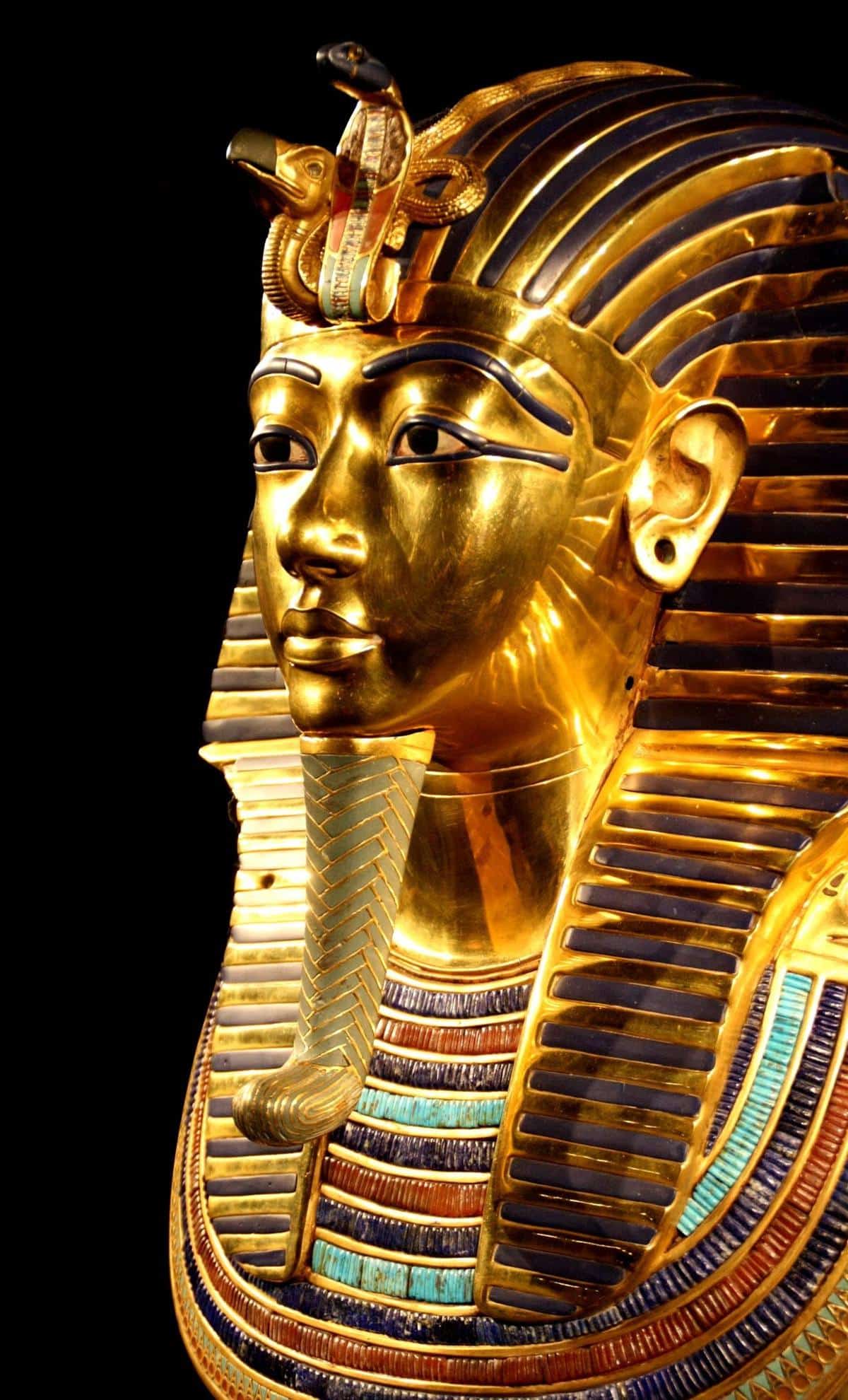 tutankhamun death mask pharaonic egypt