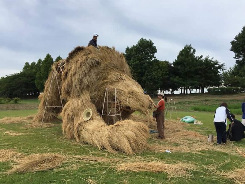 Japanese Artists Create Enormous Straw Sculptures In The Tradition Of ...
