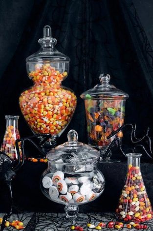 Unusual Ideas To Decorate Your Home For This Halloween | FREEYORK