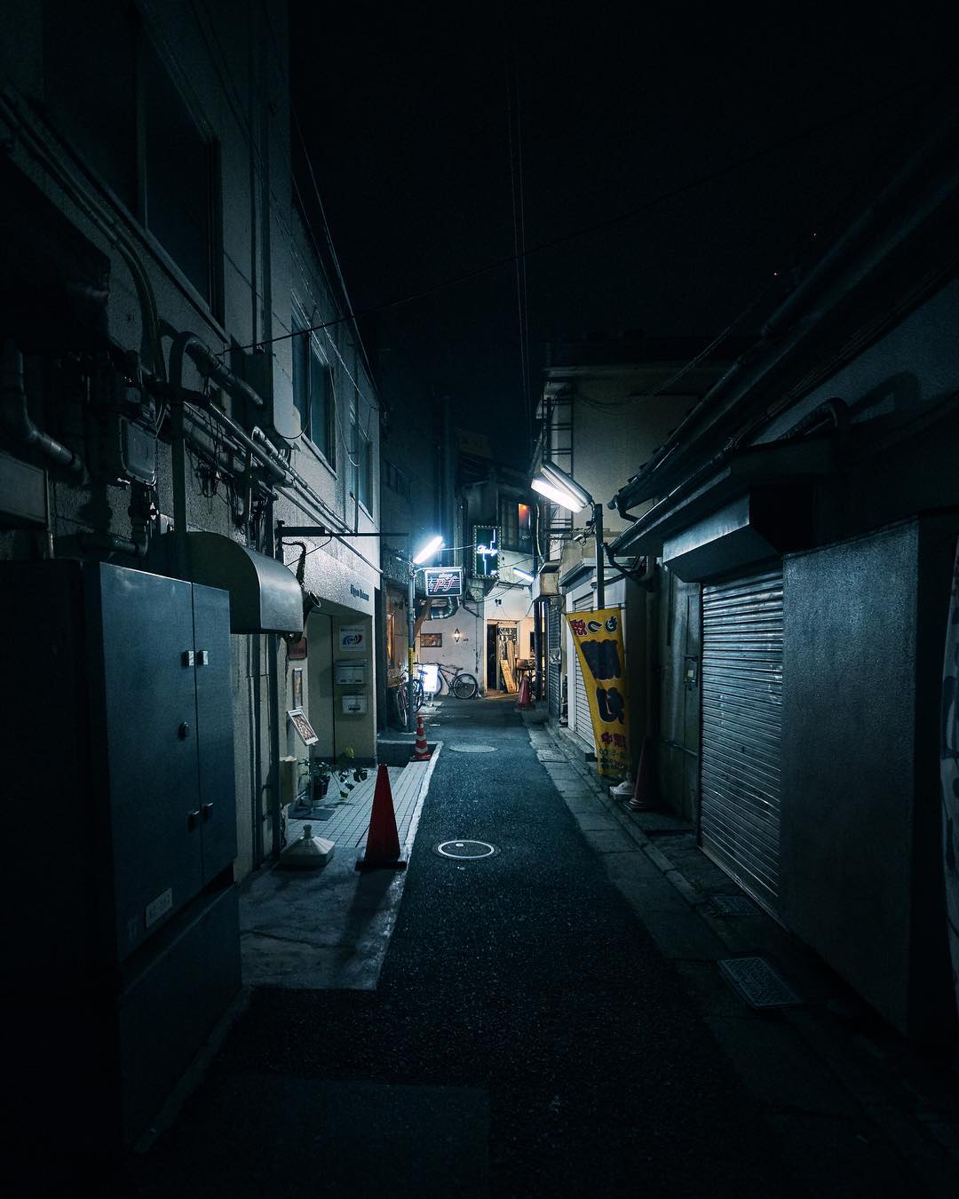 Photographer Axel Corjon takes photos of large metropolitan cities at night
