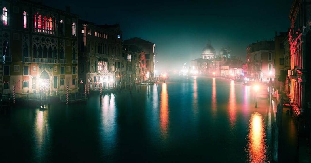 Photographer Axel Corjon takes photos of large metropolitan cities at night