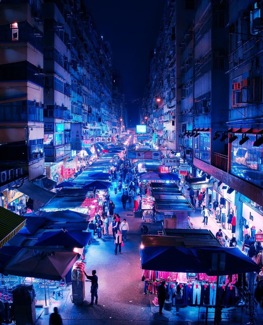 Photographer Axel Corjon takes photos of large metropolitan cities at night