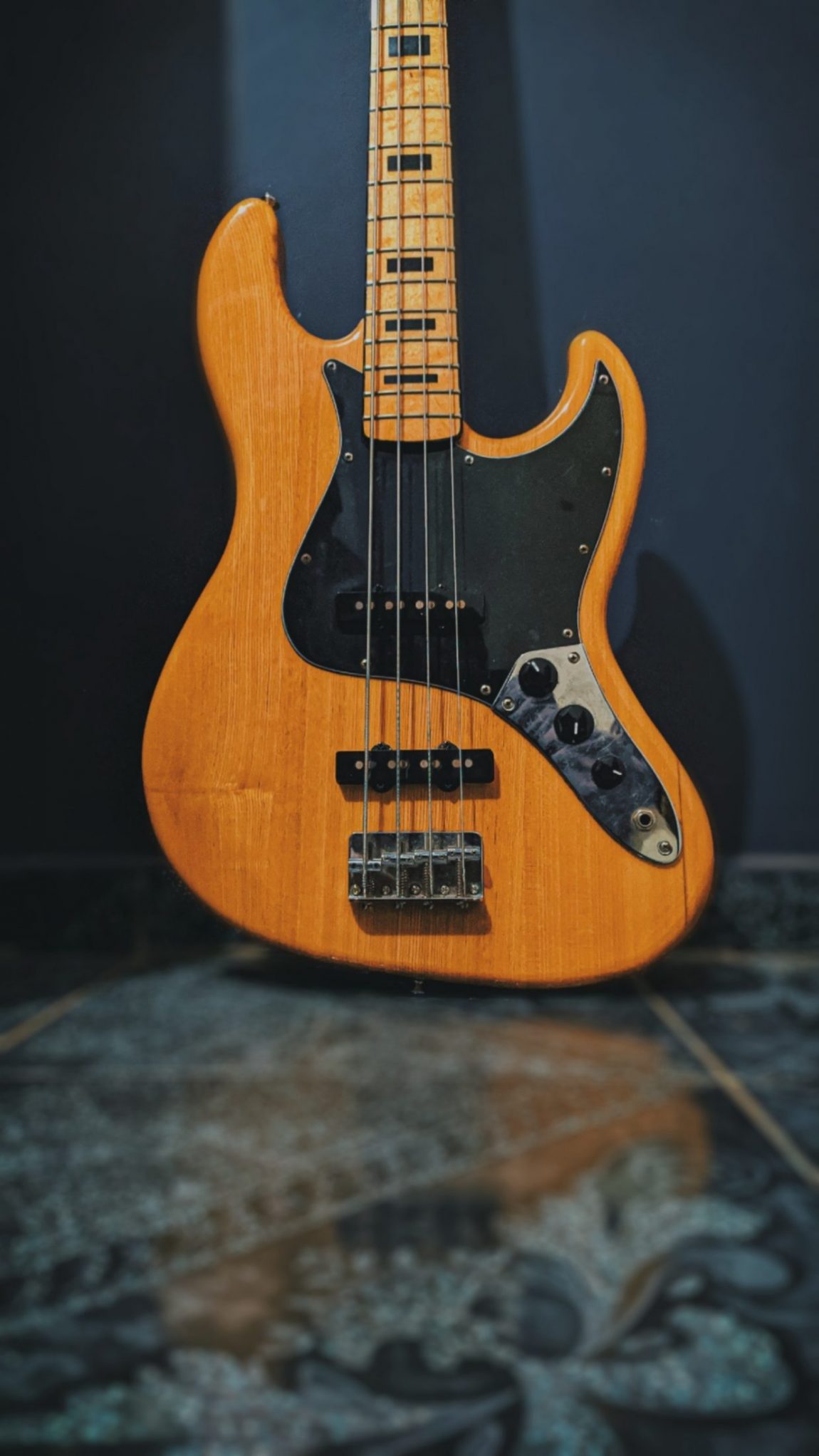 Bass guitar