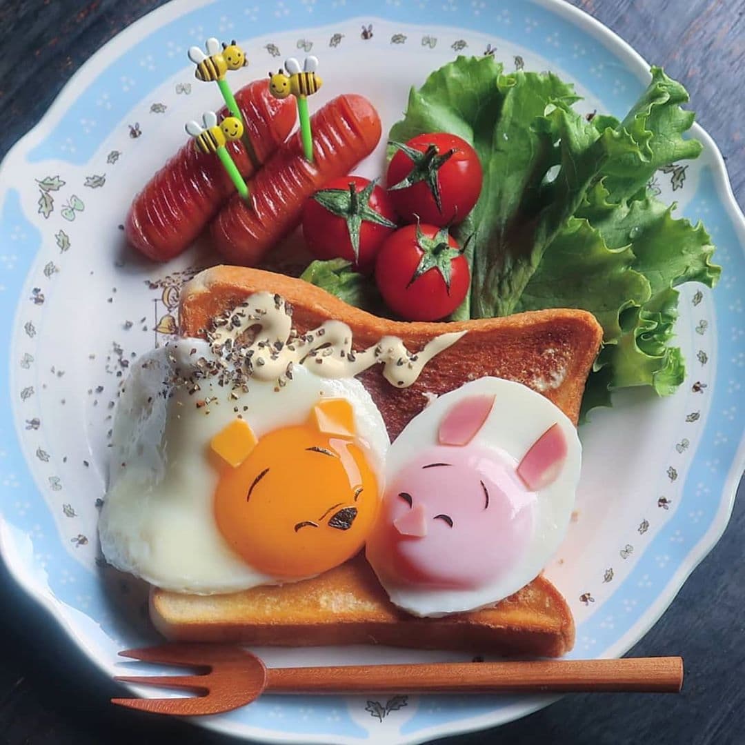 Japanese Mom turns fried eggs into cute creations