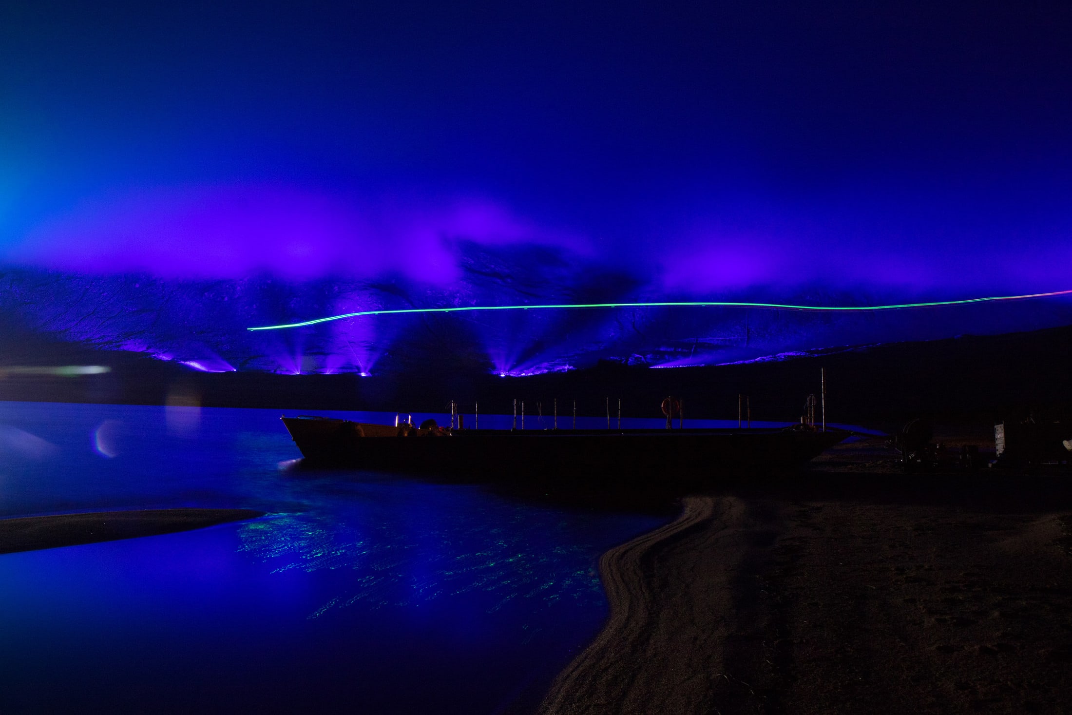 Irish mountainside illuminated with 1 000 lights by Kari Kola