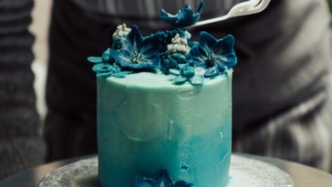 round blue cake