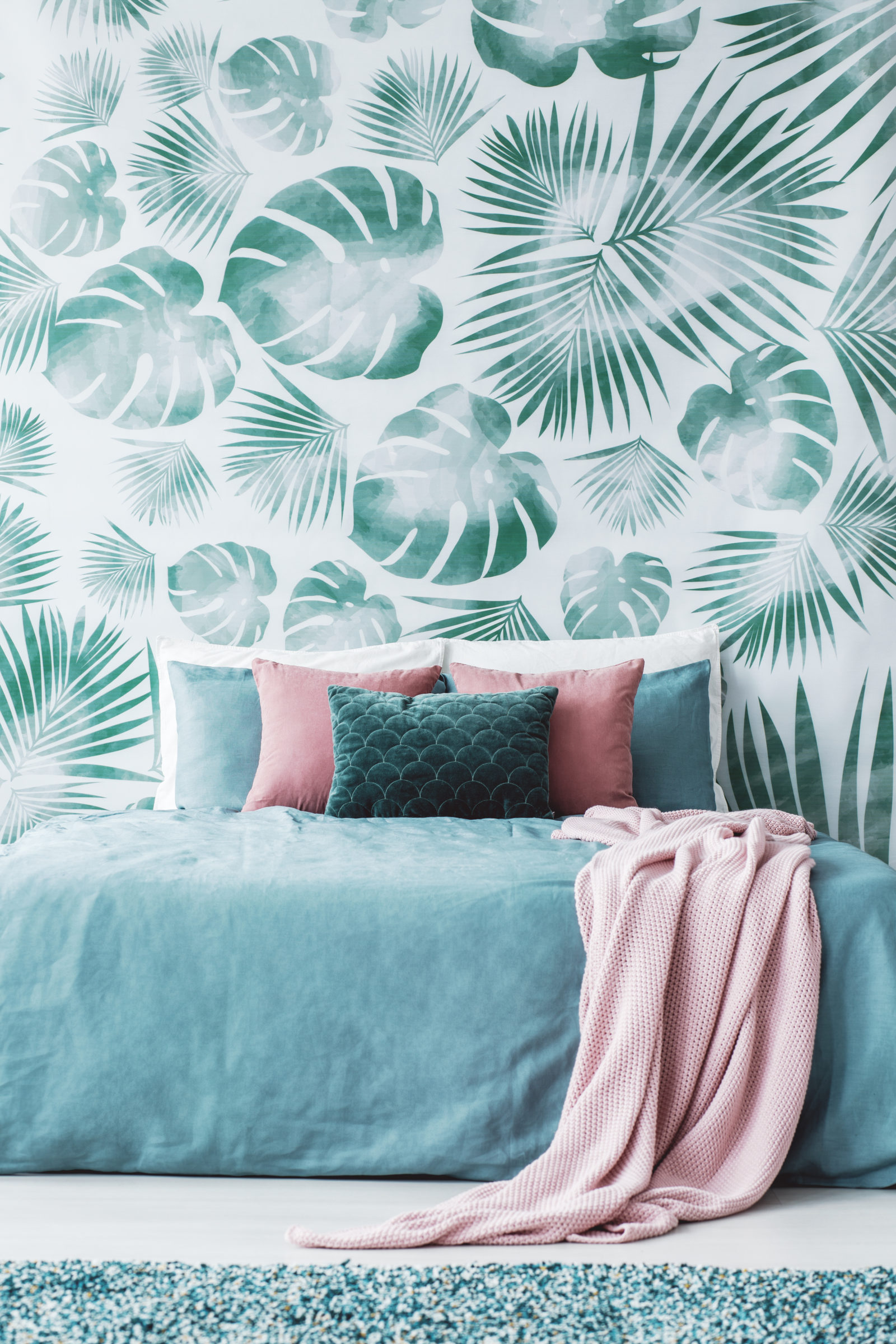 Quickly Update the Interior with Floral Peel and Wallpapers