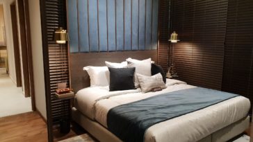 white bed comforter