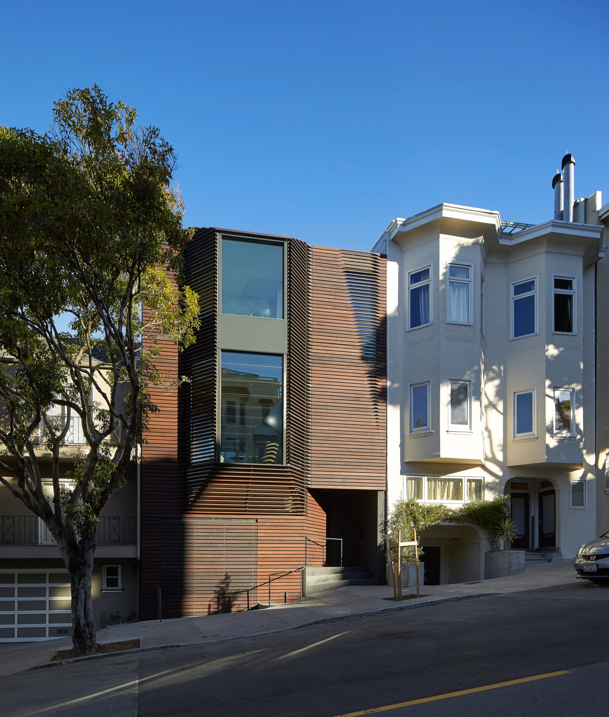 OPA's unique home hides a beautiful blue interior OPA 412 Lombard St San Fransisco ©HuftonCrow 002