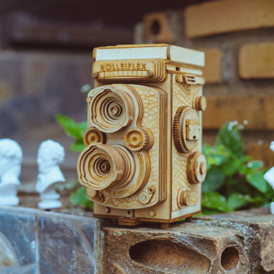 Wooden Camera Models: Vietnamese Artist Whose Wooden Products Are Magnificent