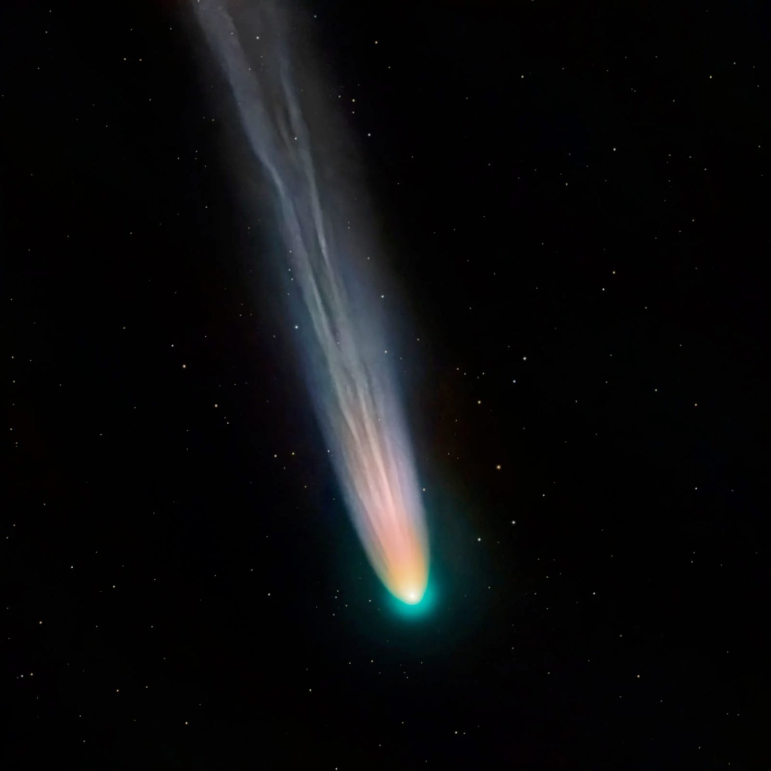 Christmas Comet Magnified Images Show Brilliant Colors Surrounding