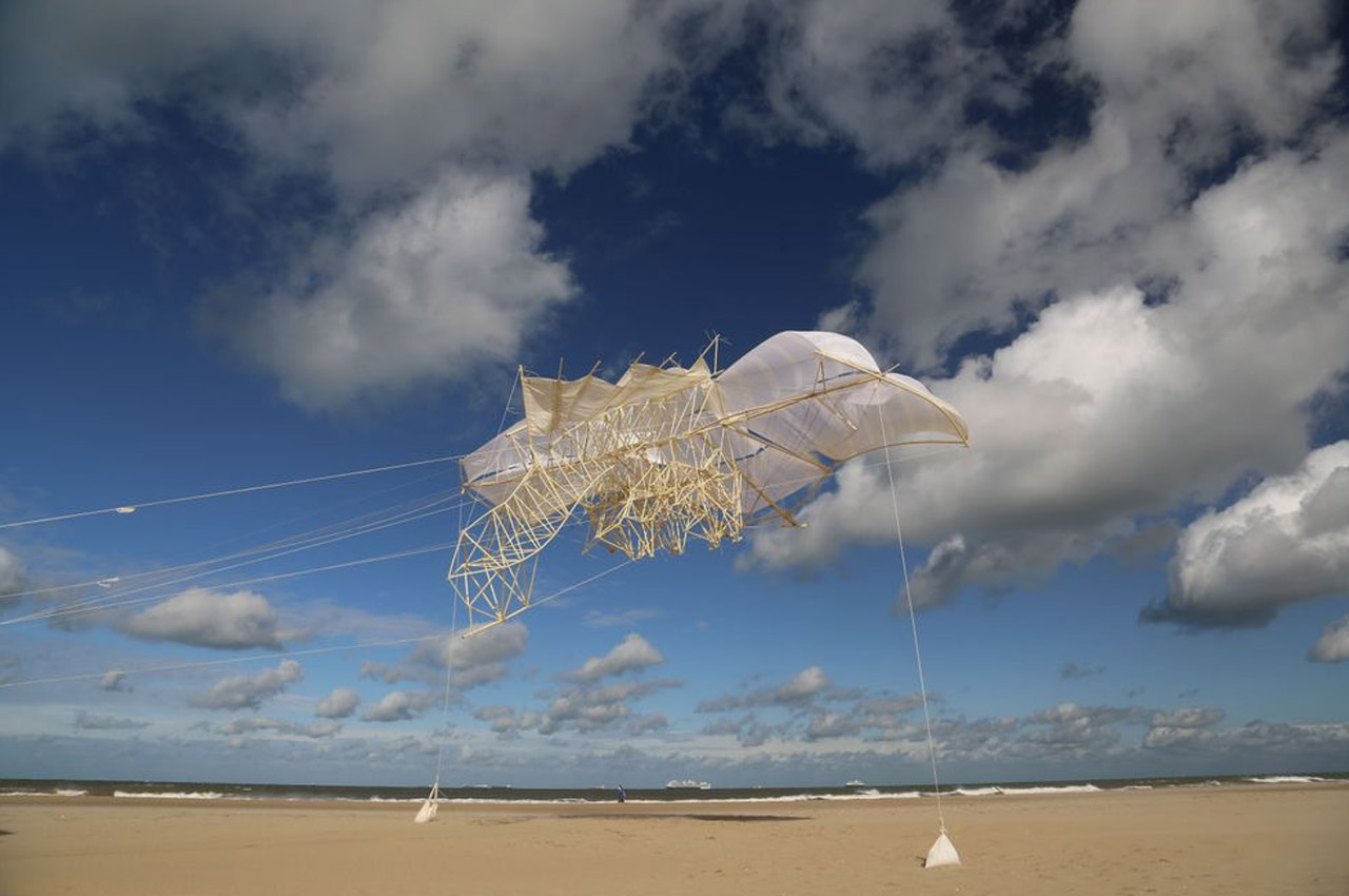 Flying Strandbeests by Theo Jansen 3
