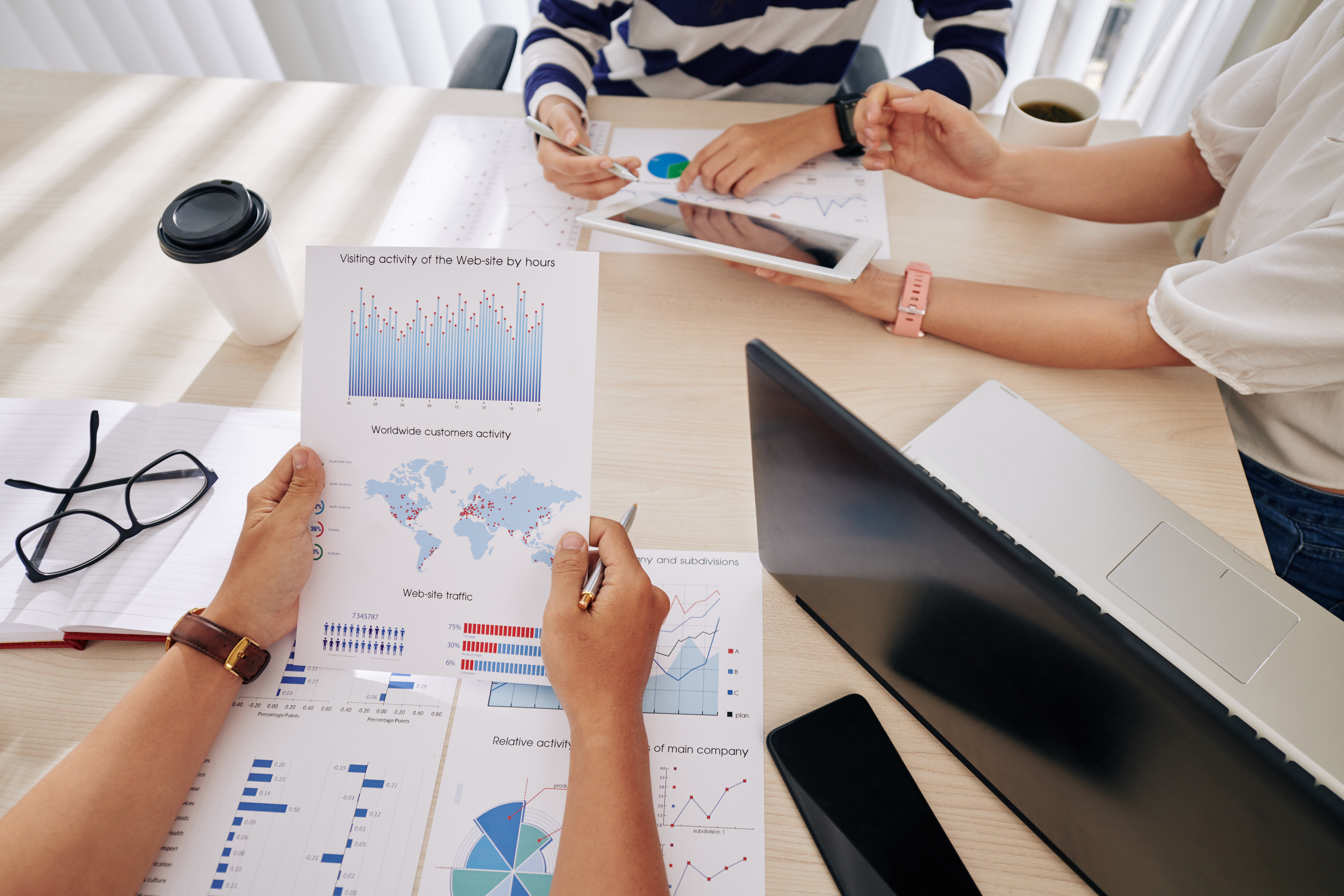 From Traffic to Sales: 6 Tips for Building a Website That Converts Visitors
