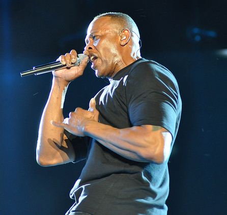 Dr. Dre at Coachella 2012 cropped 2017120319 5a244f96dc20e