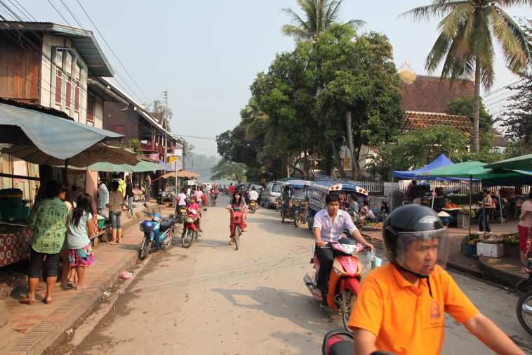 Luang Prabang street market 20110415 01 2017110521 59ff8275dfffb