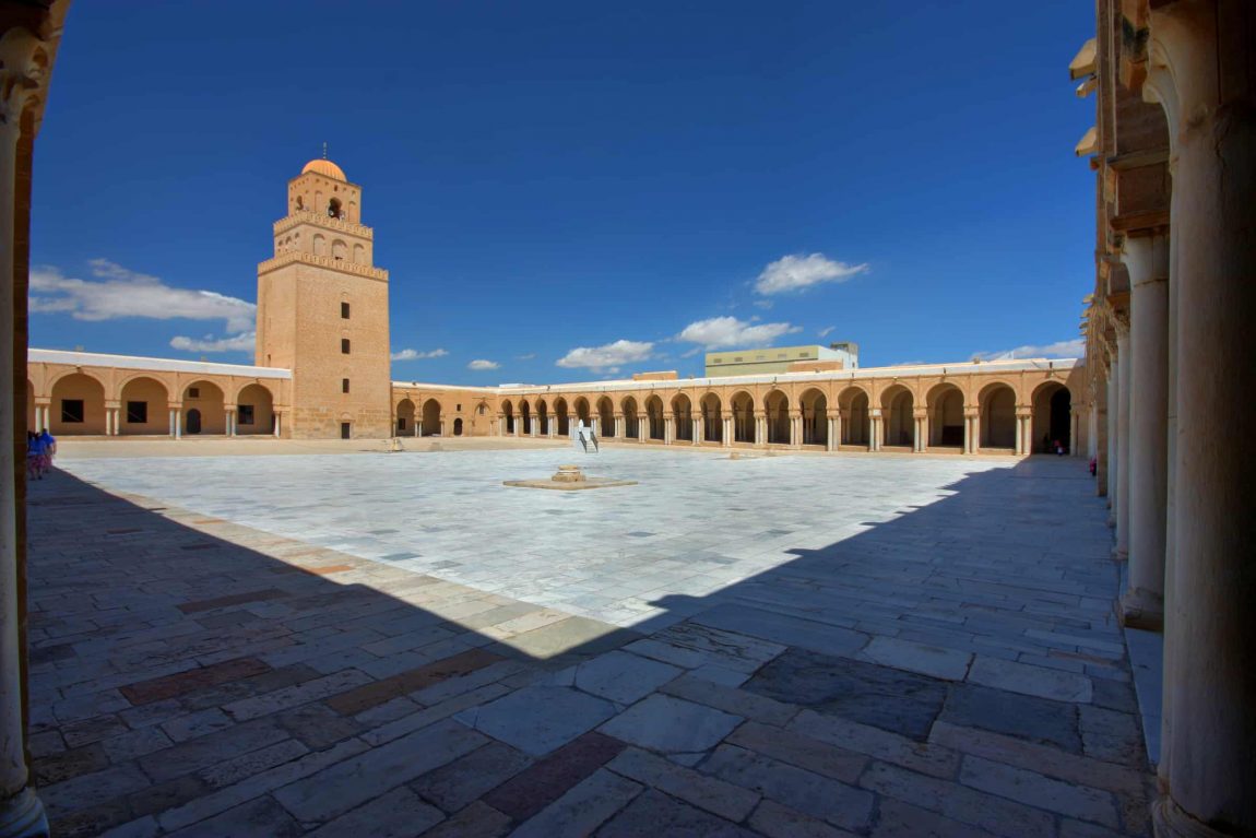 Overview of the courtyard of the Great Mosque of Kairouan 2018021114 5a804da5d2632