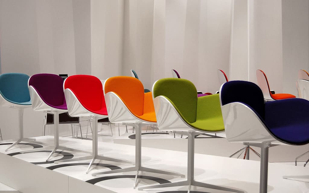 Il salone è mobile color chairs